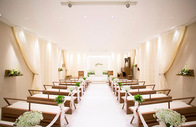 ナチュラル感を演出するレースカーテン